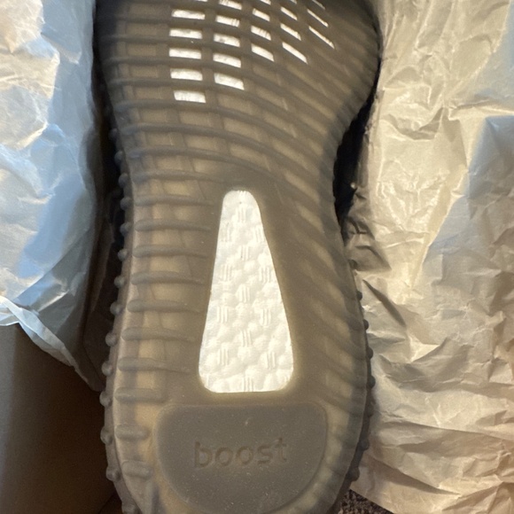 US10.5 Yeezy Boost 350 v2 Ash Stone - Picture 7 of 7